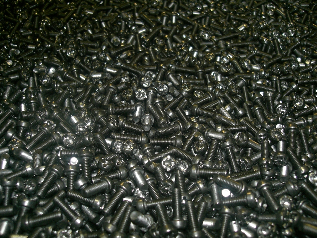 Kombinált fejű M3,5-ös csavar