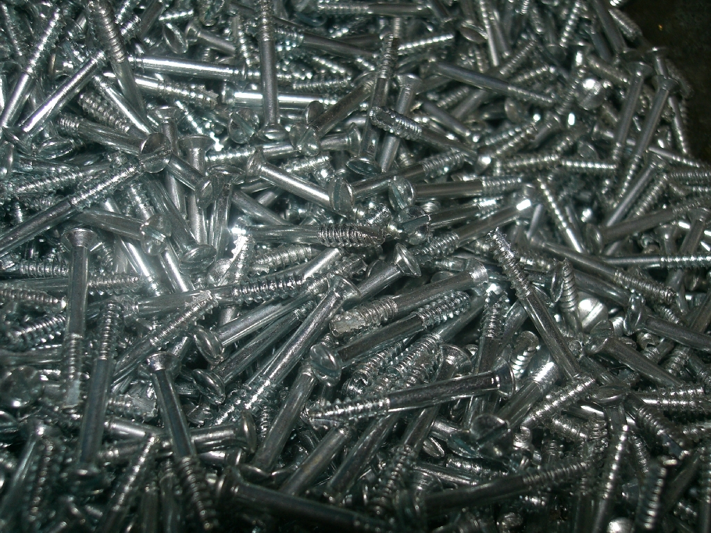 2,9x22 lencsefejű egyhornyú önmetszős csavar