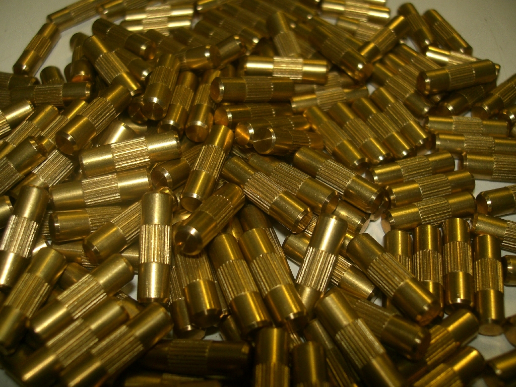 Recézett réz tengely