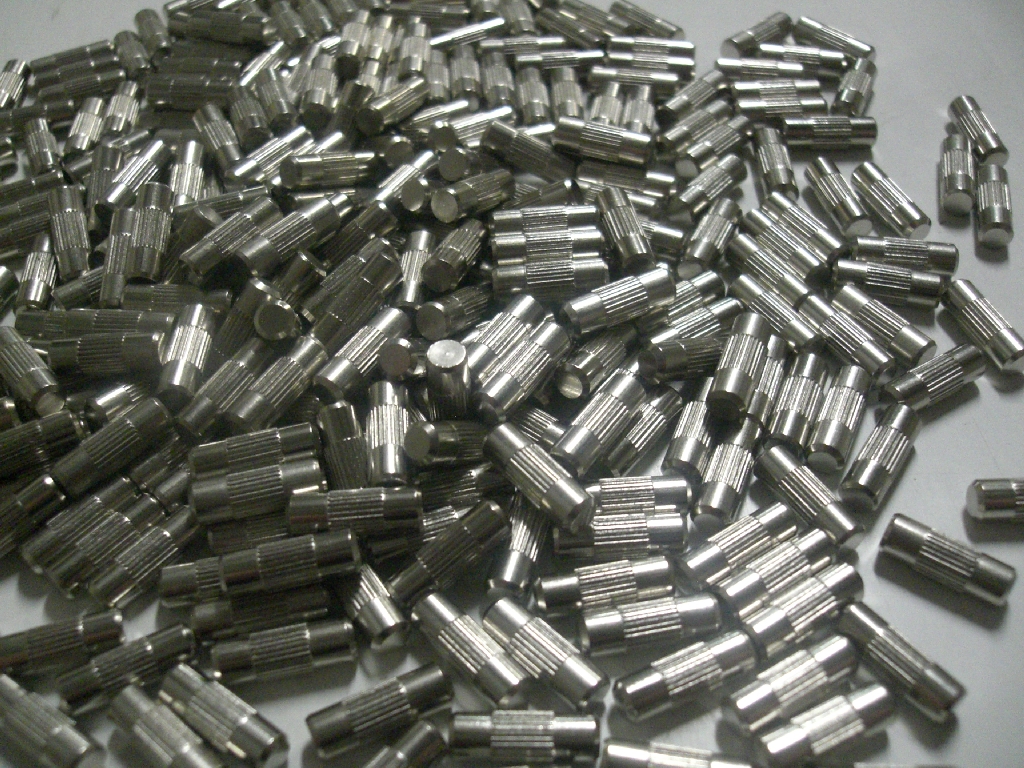 Recézett, nikkelezett réz tengely